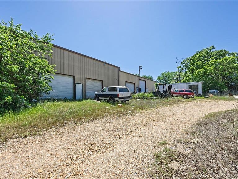 Listing photo 5