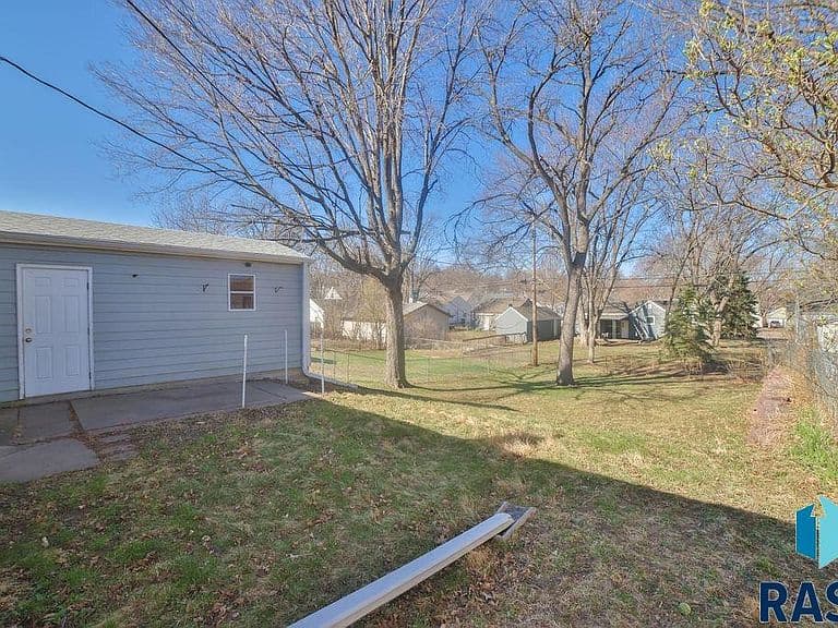 Listing photo 5