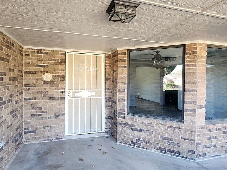 Listing photo 4