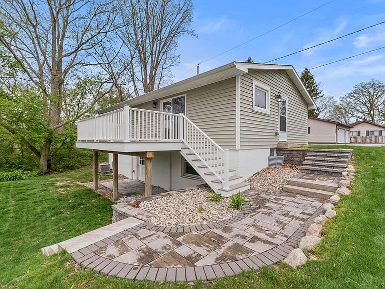 Listing photo 3