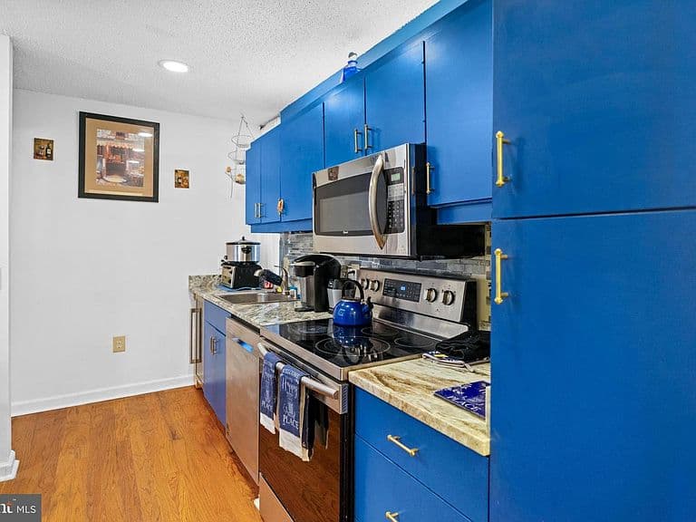 Listing photo 5