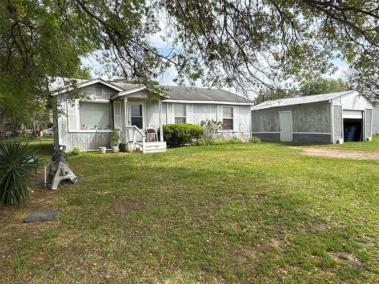 Listing photo 3