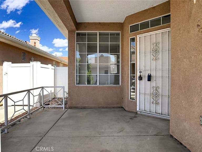 Listing photo 4