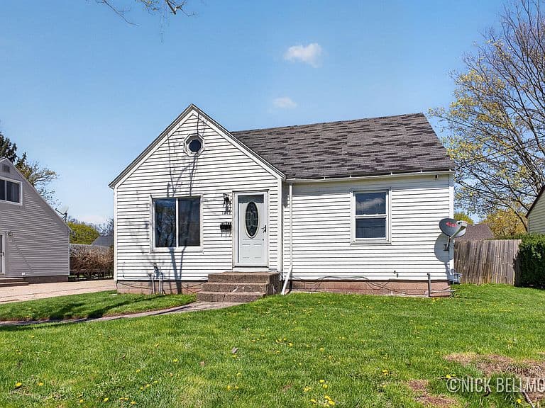 Listing photo 2