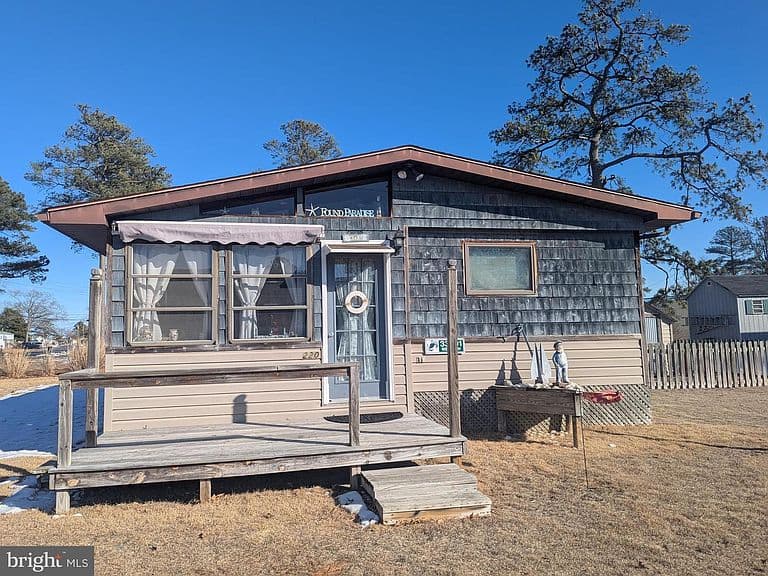 Listing photo 2