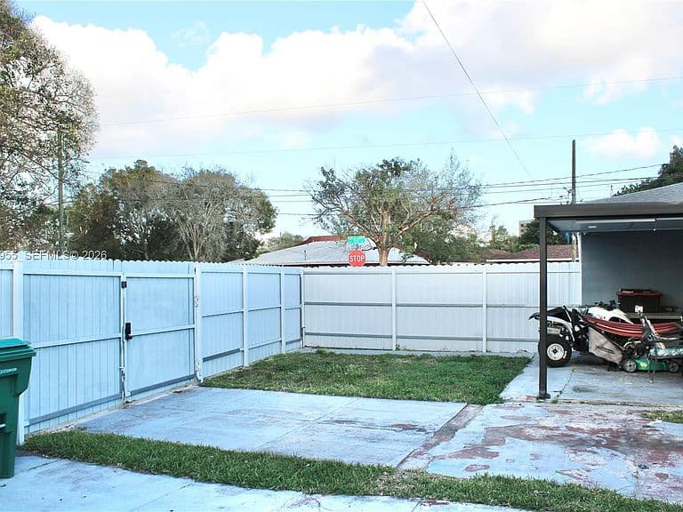 Listing photo 5