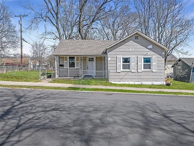 Listing photo 2