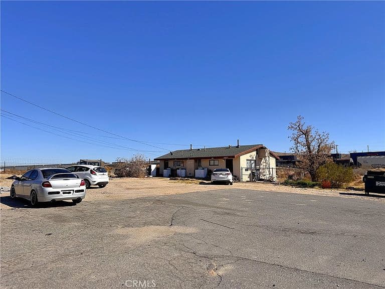 Listing photo 4