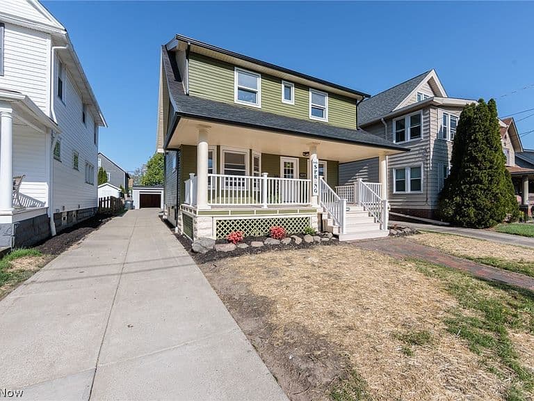 Listing photo 2