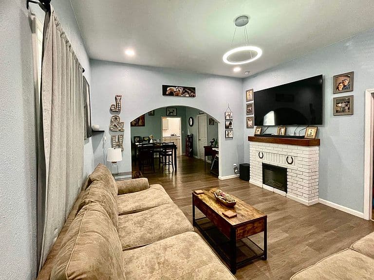 Listing photo 2