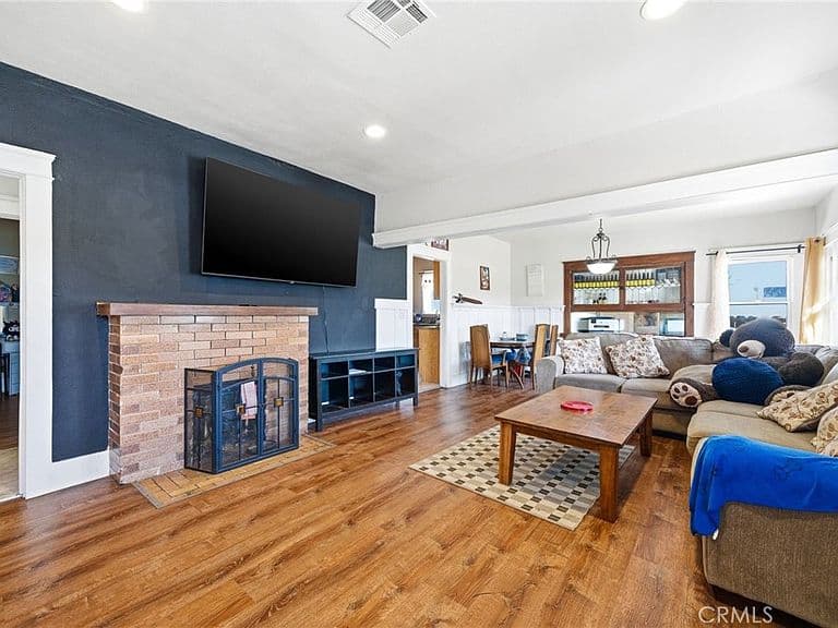 Listing photo 4