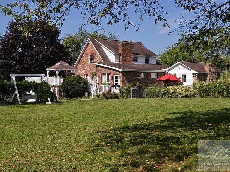 Listing photo 3