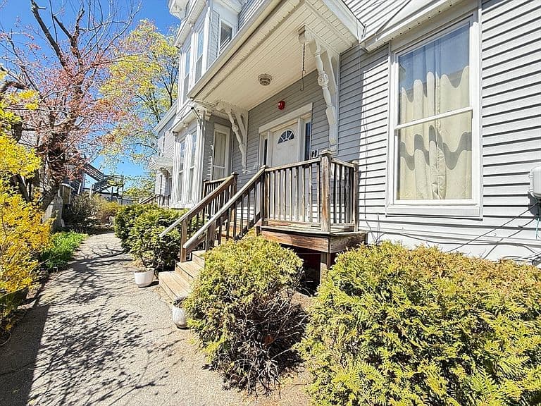Listing photo 4
