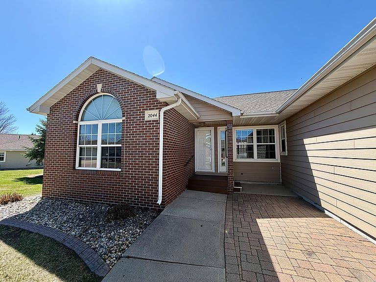 Listing photo 3