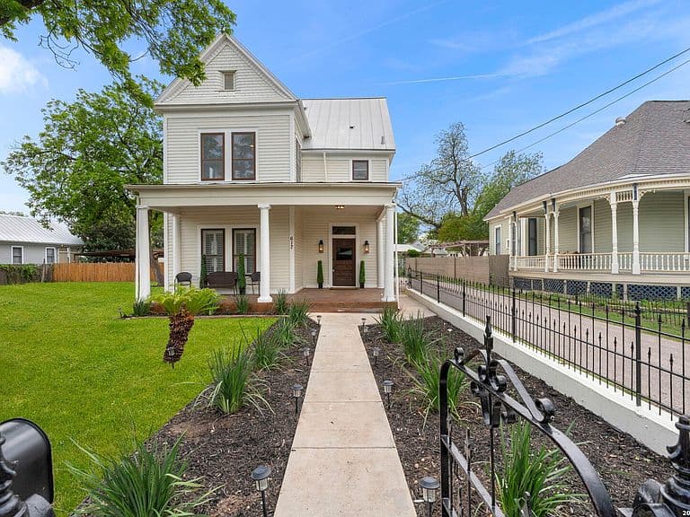 Listing photo 3
