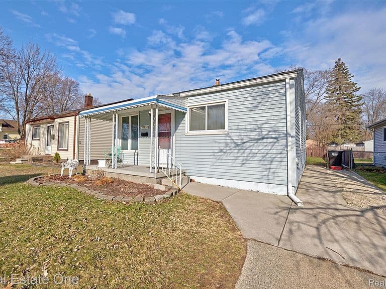 Listing photo 2