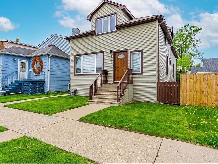 Listing photo 2