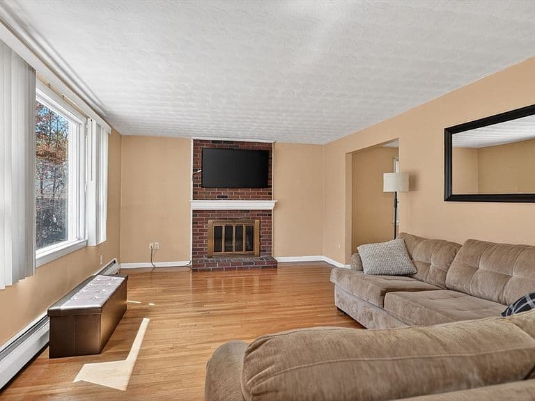 Listing photo 5