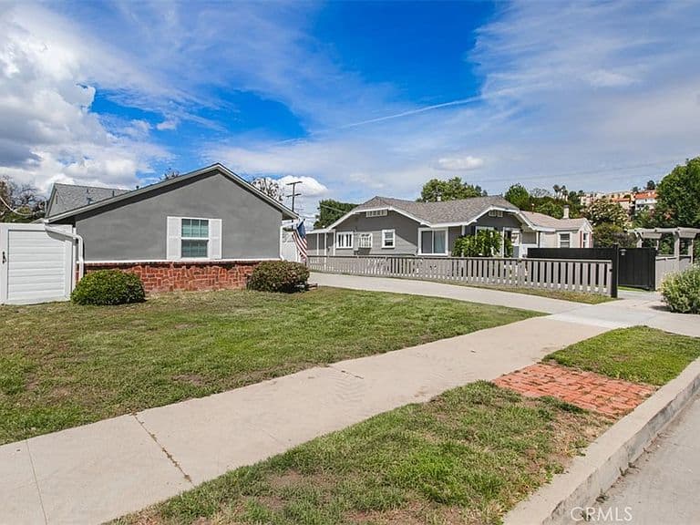 Listing photo 2