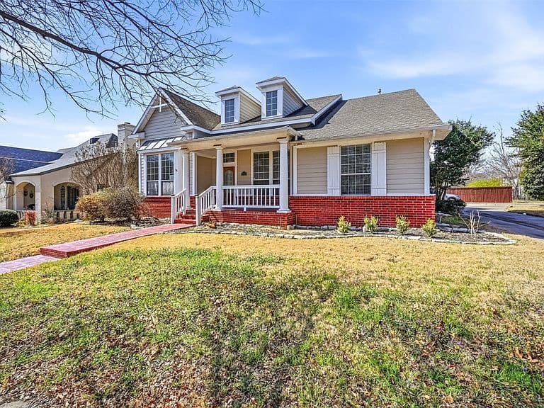 Listing photo 3
