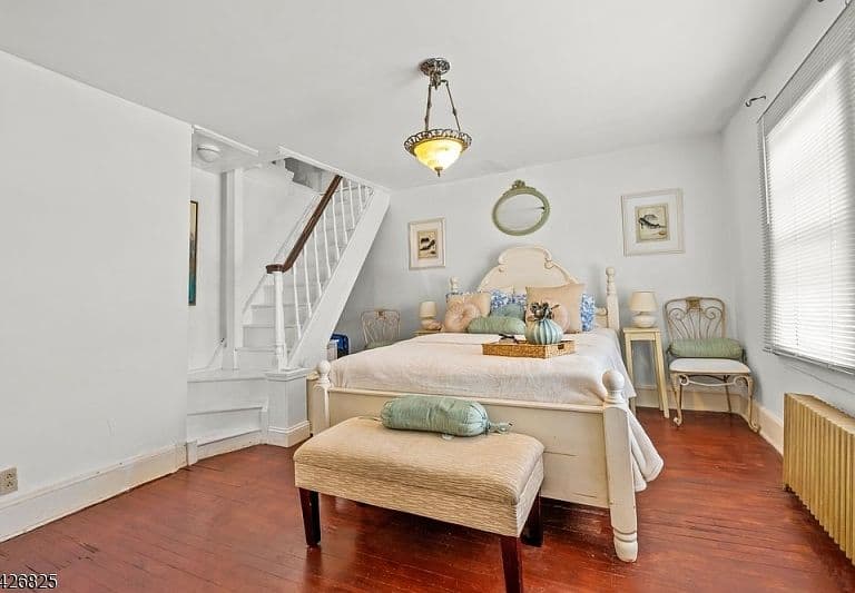 Listing photo 5