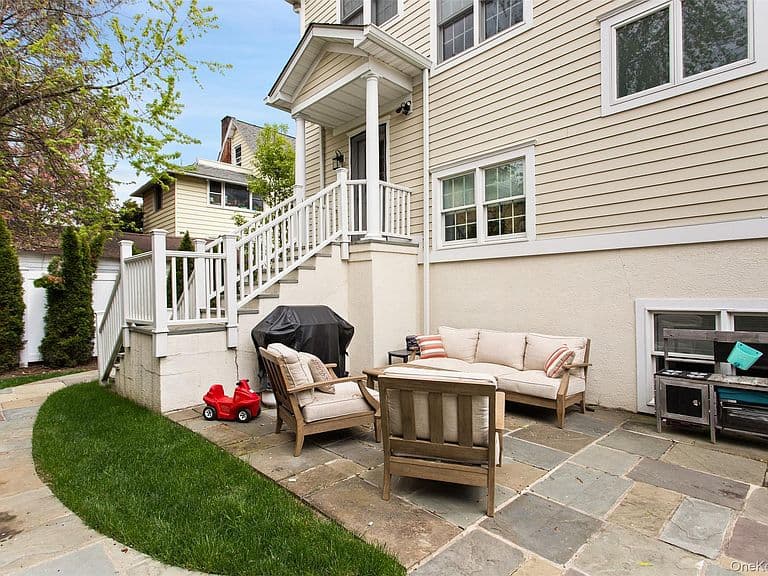 Listing photo 3
