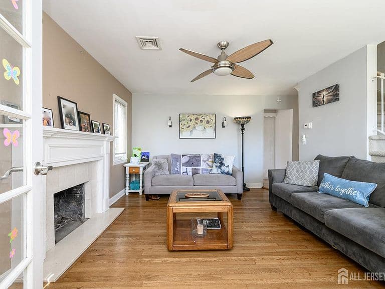 Listing photo 3