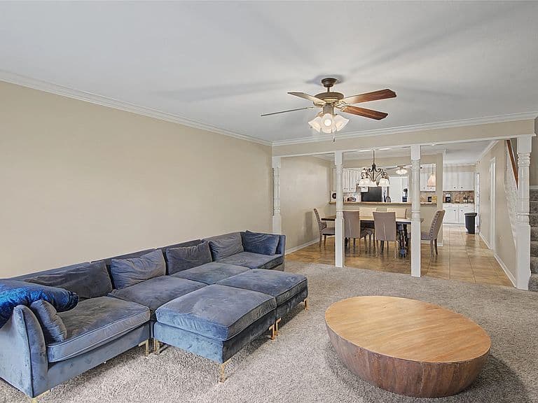 Listing photo 5