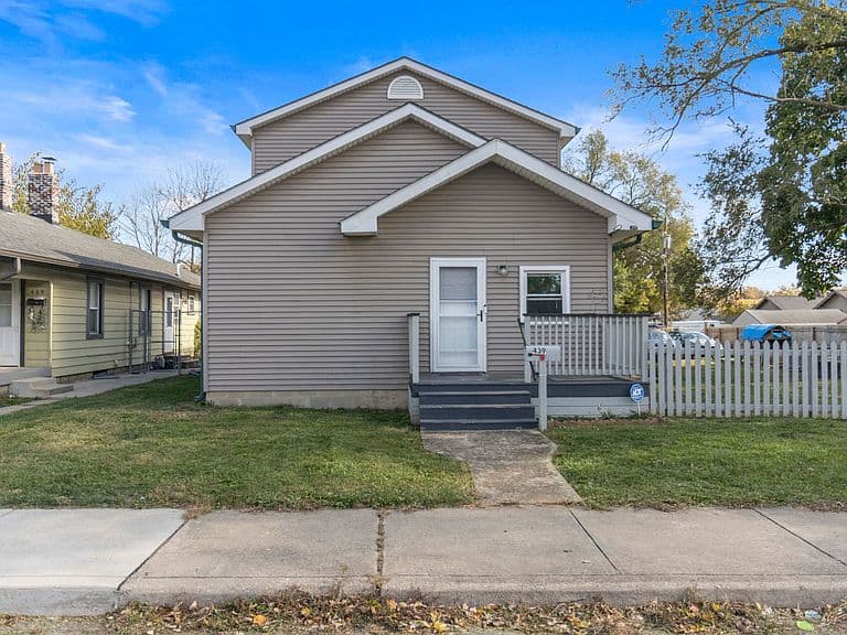 Listing photo 2