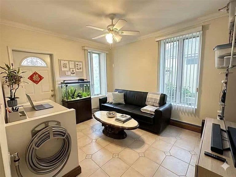 Listing photo 3