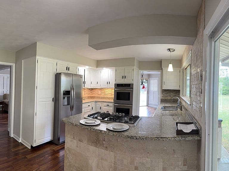 Listing photo 2