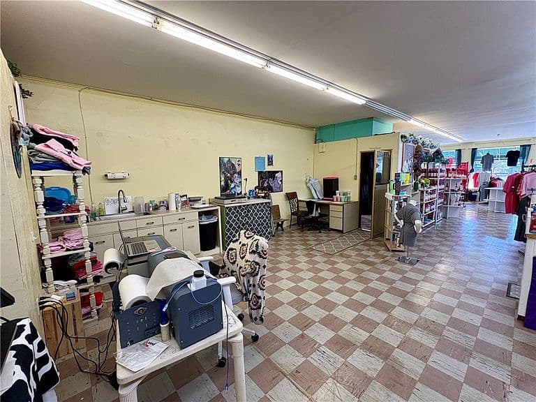 Listing photo 5