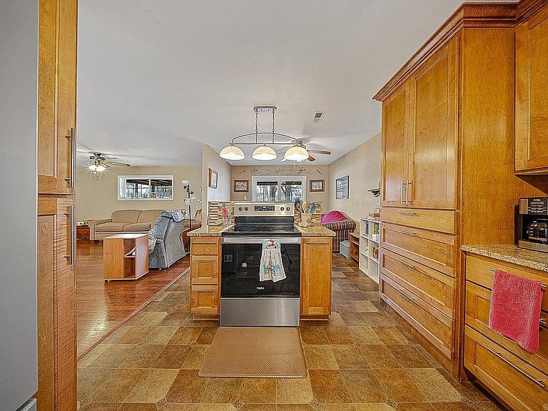 Listing photo 5