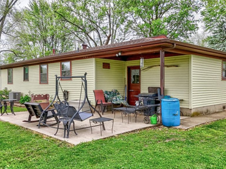 Listing photo 5