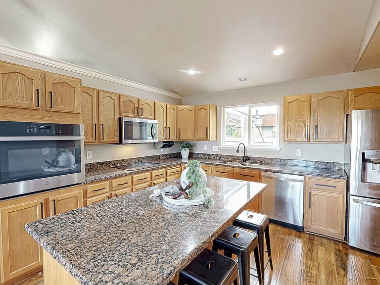 Listing photo 2