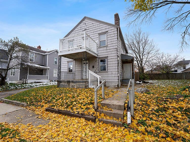 Listing photo 2
