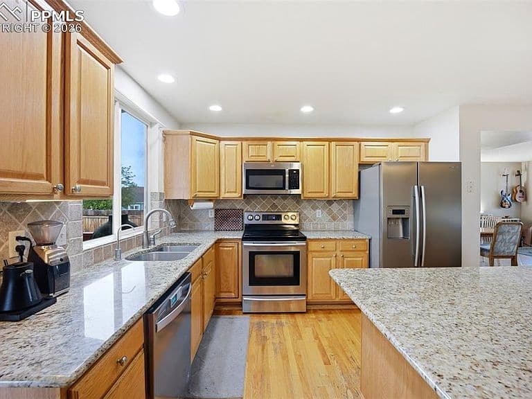 Listing photo 3
