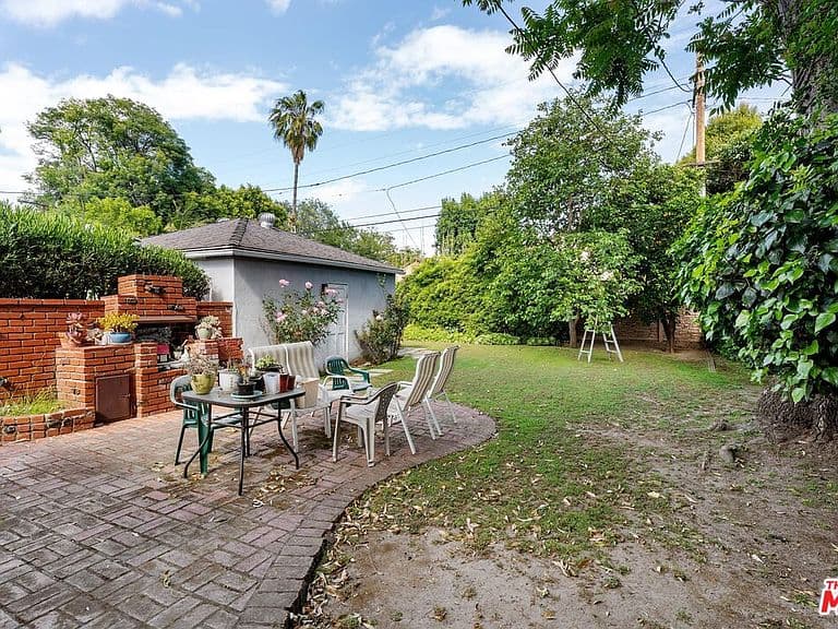 Listing photo 3