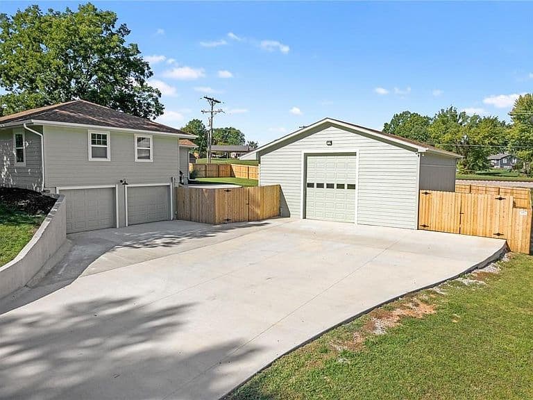 Listing photo 4