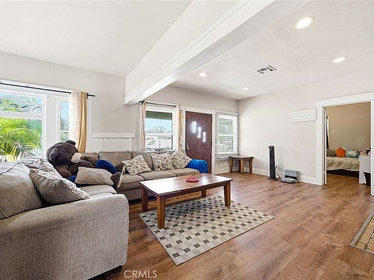 Listing photo 5