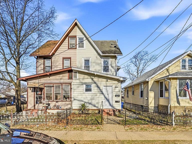 Listing photo 2