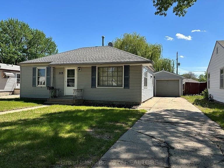 Listing photo 2