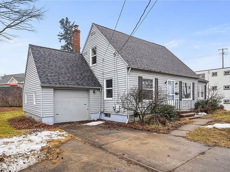 Listing photo 2