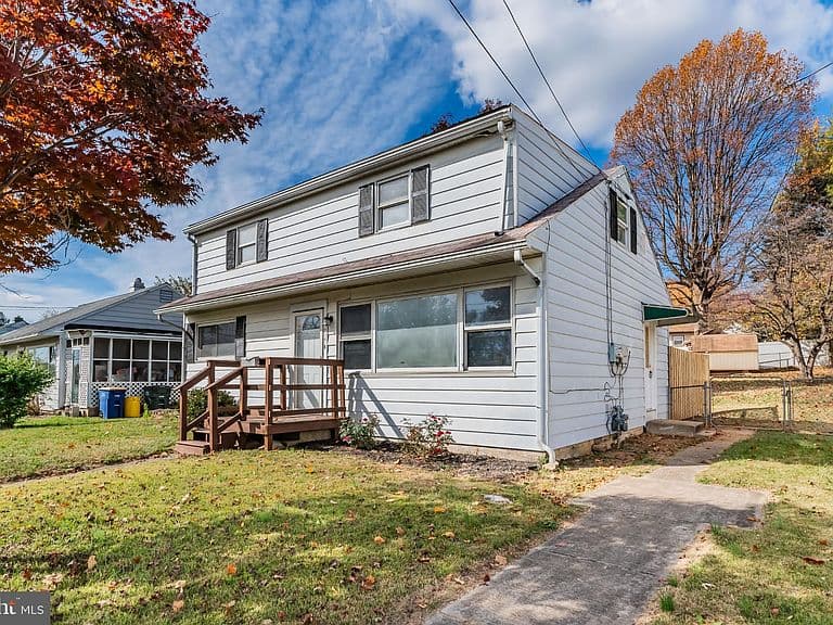 Listing photo 3
