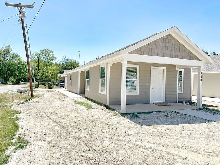 Listing photo 2