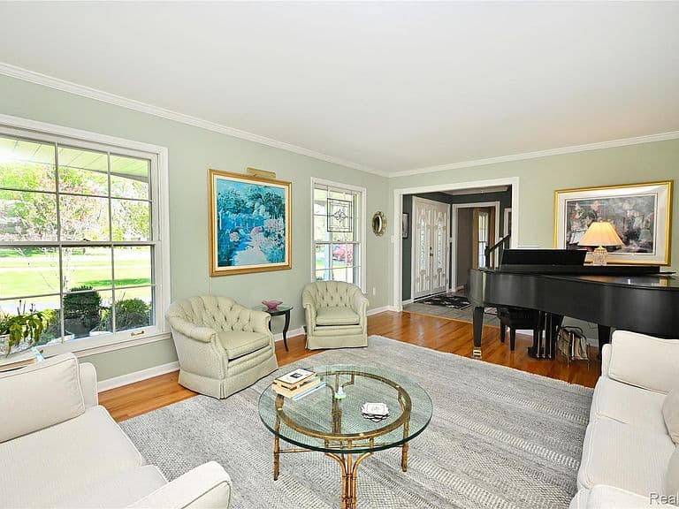 Listing photo 5