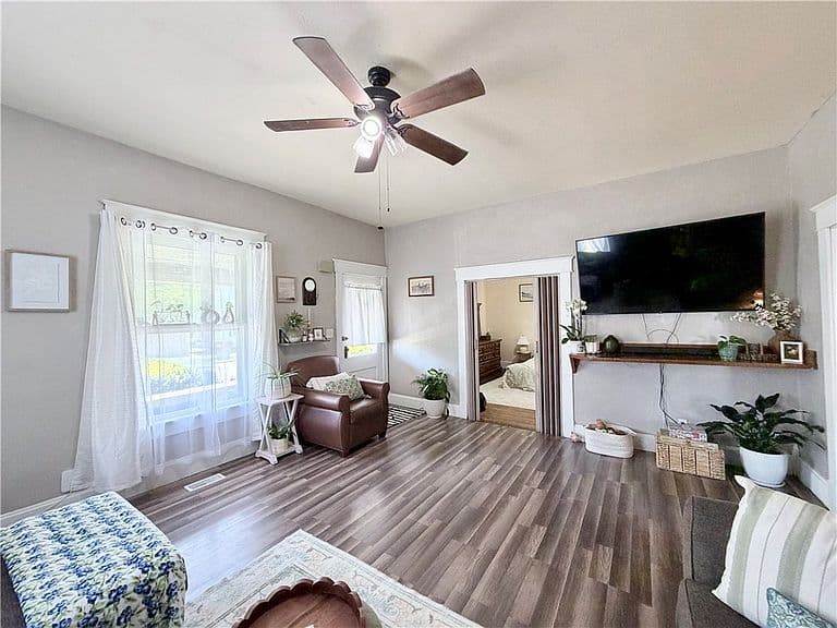 Listing photo 5
