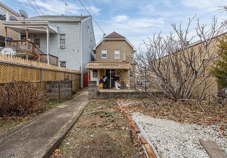 Listing photo 5