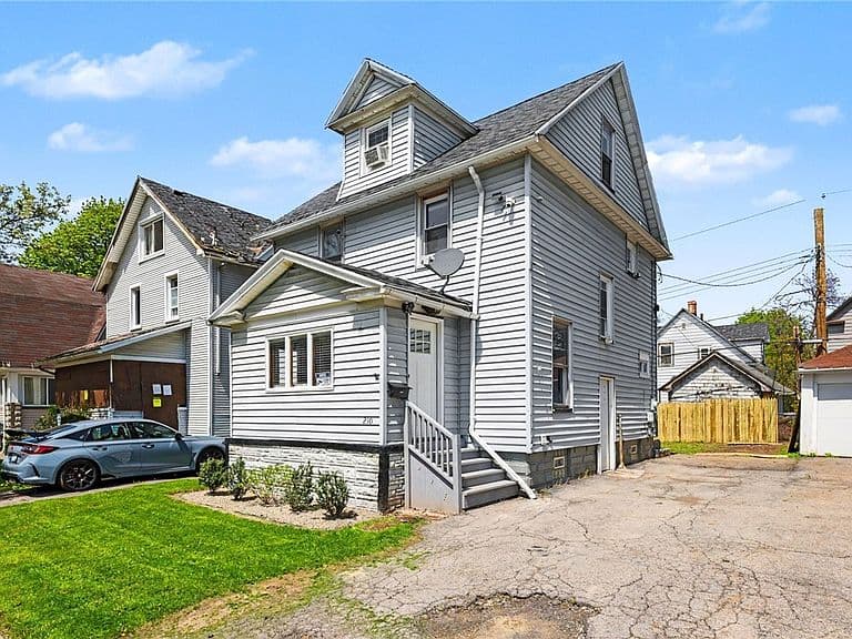 Listing photo 2
