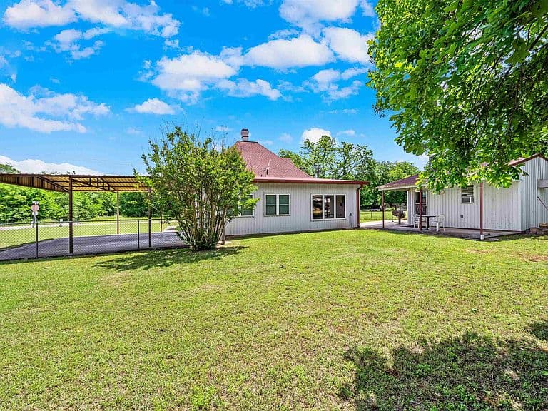 Listing photo 5